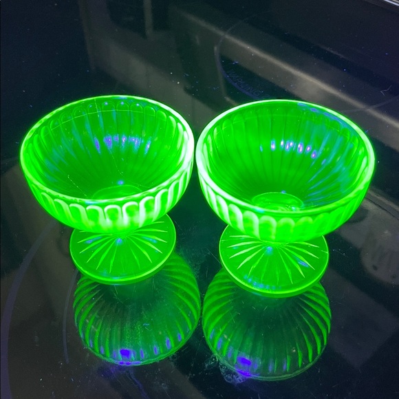 Vintage Hazel Atlas Green Glass Dessert Bowls - Picture 1 of 17